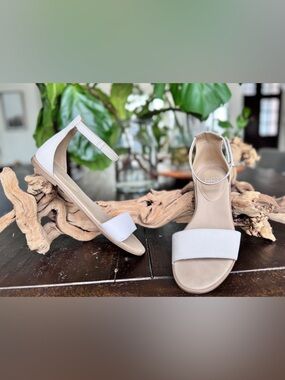 Eileen Fisher Beige Open-Toe Ankle-Strap Sandals